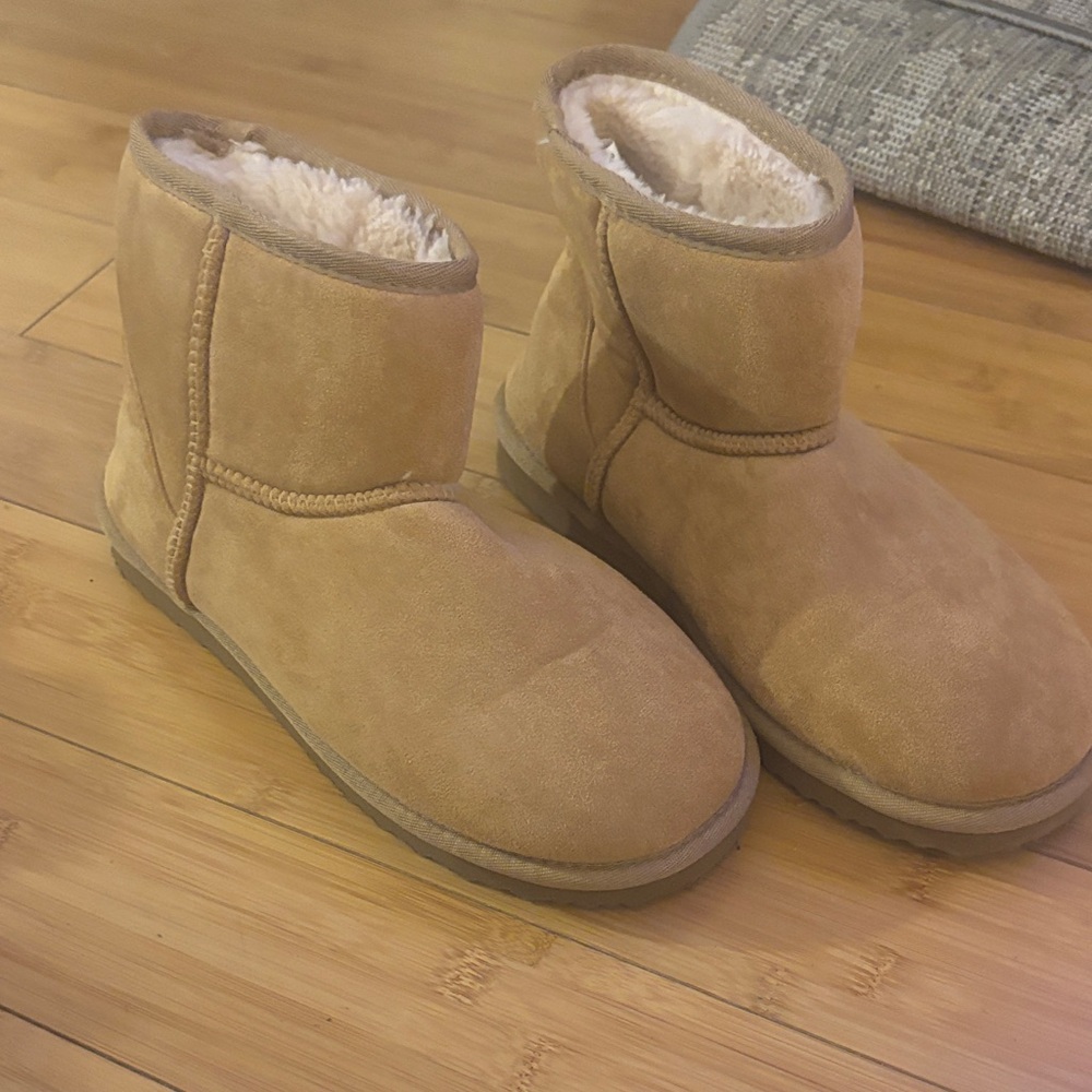 Zizor Shearling-Lined Boots